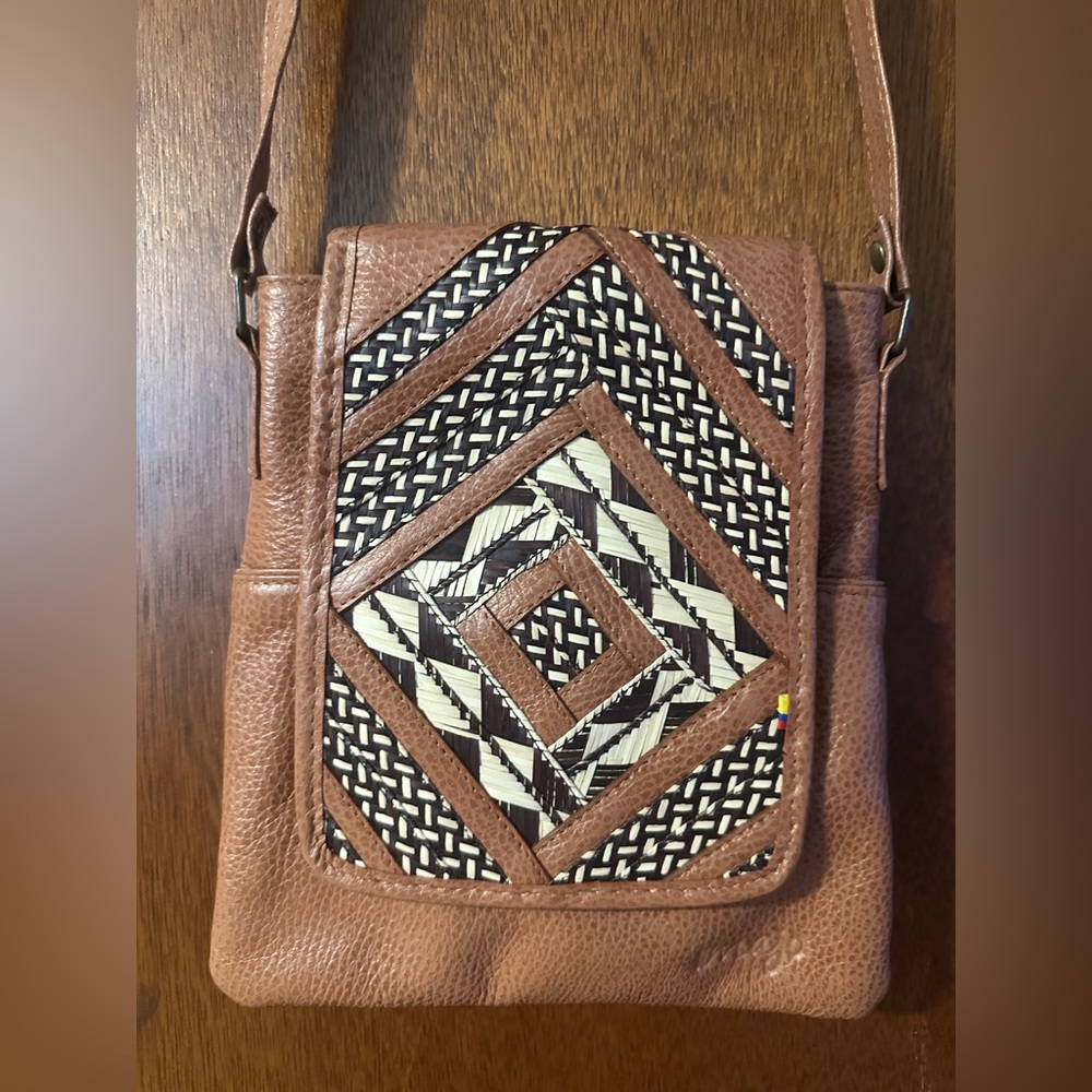 NWOT IMAJO Colombian Leather Crossbody Bag